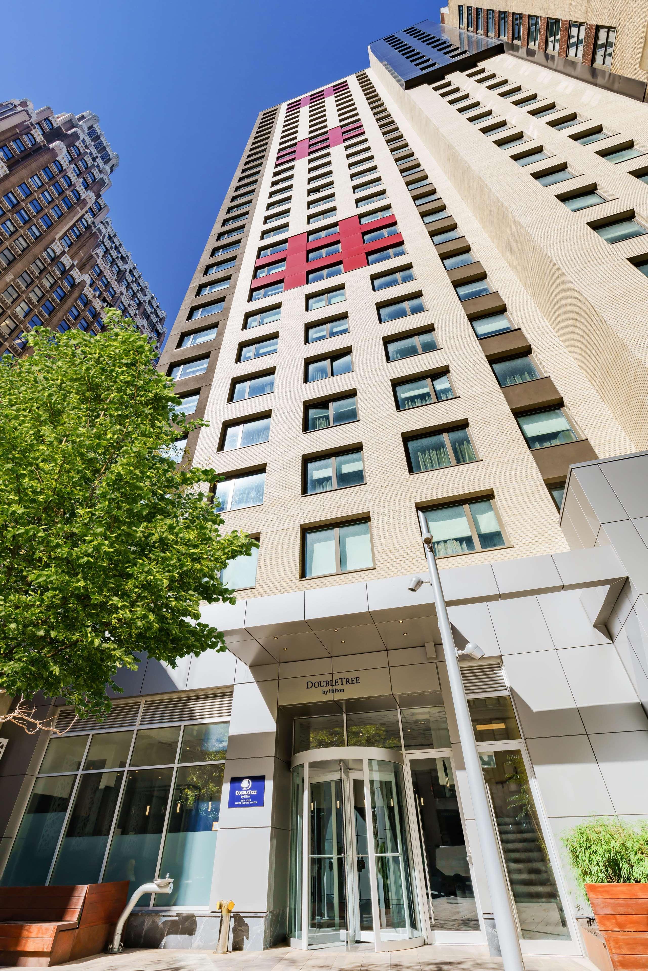 Hotel Doubletree By Hilton New York Times Square South Exterior foto