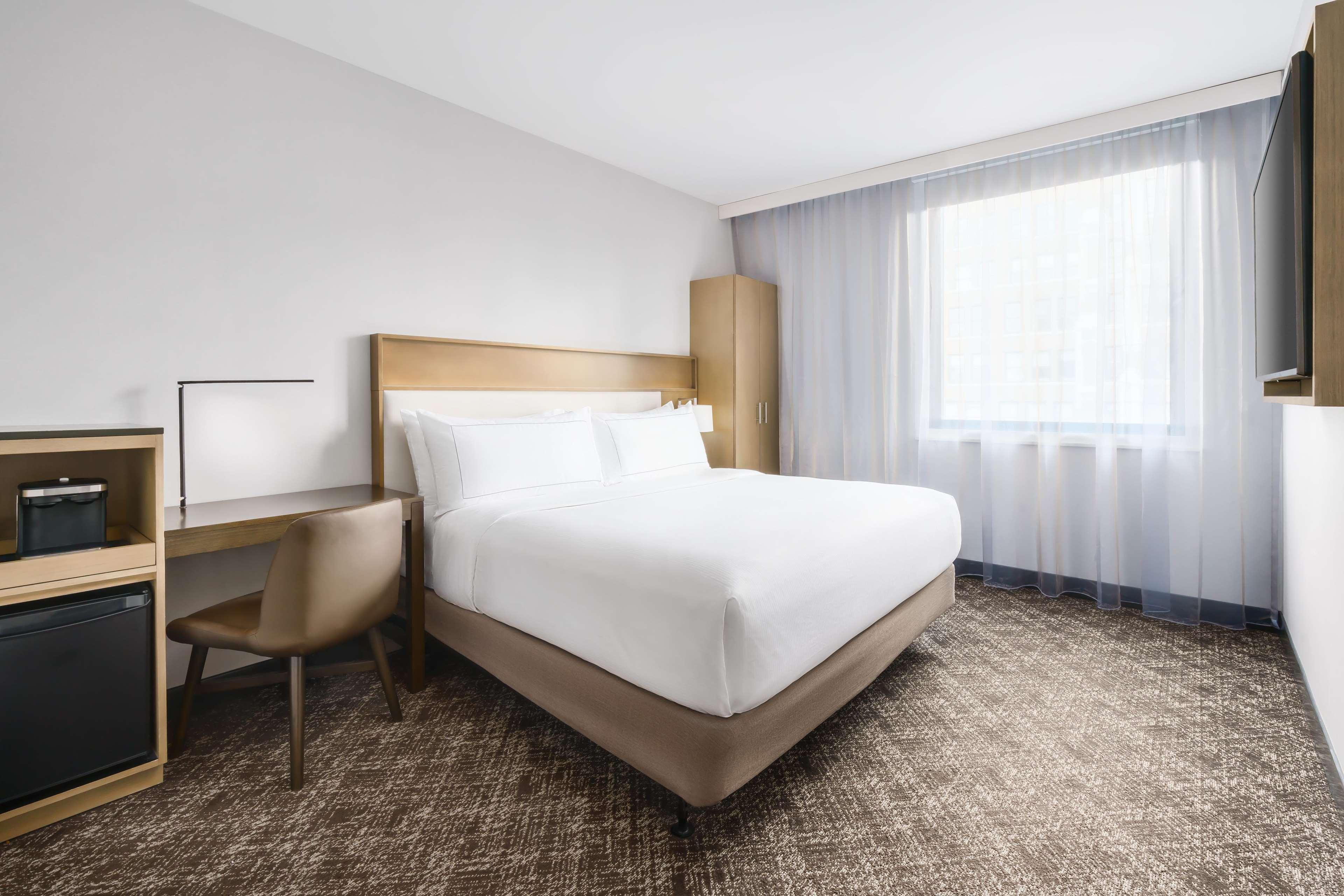 Hotel Doubletree By Hilton New York Times Square South Exterior foto