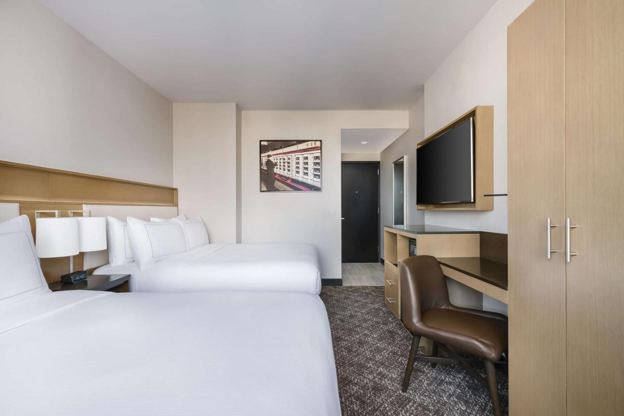 Hotel Doubletree By Hilton New York Times Square South Exterior foto