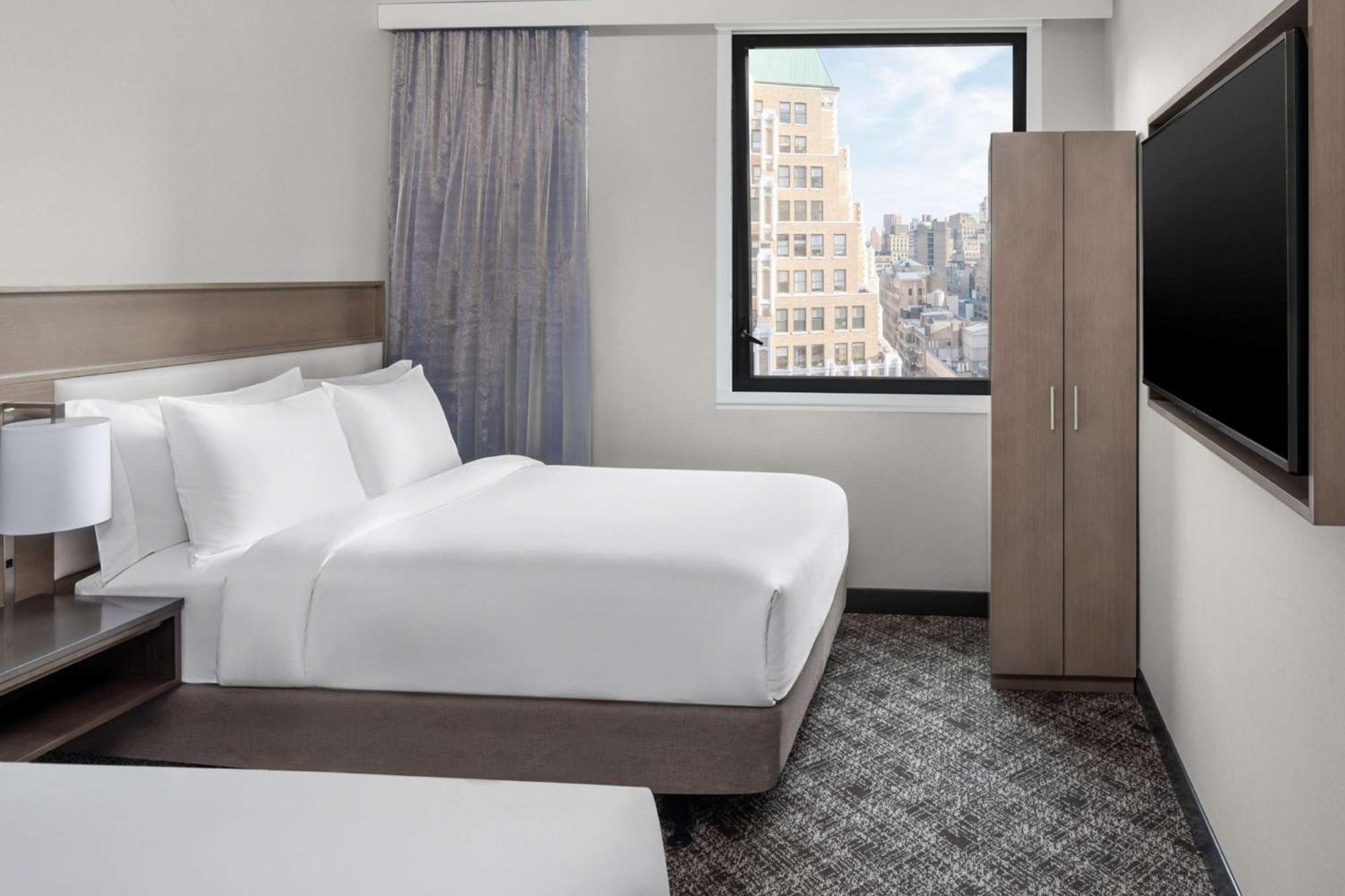 Hotel Doubletree By Hilton New York Times Square South Exterior foto